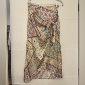 Zara Midi skirt - size medium